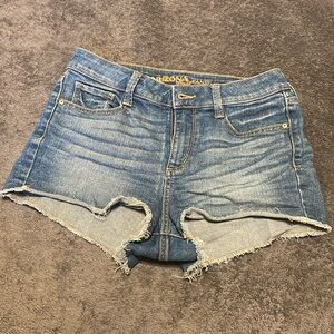 Arizona jean co size 5 cut off shorts